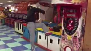 KICK MACHINE  KOREAN GUY KICKS ARCADE GAME [upl. by Ramon915]