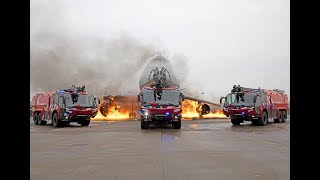 Nieuwe brandweerwagens op Schiphol [upl. by Leunamme]