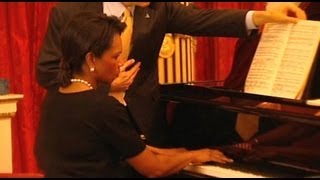 Condoleezza Rice playing the piano for Queen Elizabeth II [upl. by Anayik]