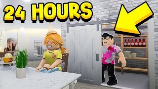 I HID FOR 24 HOURS IN MY SISTERS MANSION Roblox Bloxburg [upl. by Aivlys479]