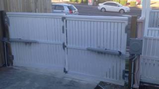 Outward automatic gate opener [upl. by Hobbs]