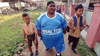 Worlds Fattest Boy Walks To School As Part Of New Regime [upl. by Cida]