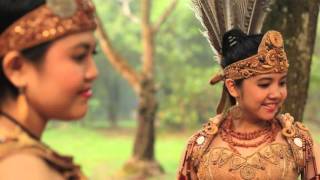 Lagu Dayak Kalimantan Barat BORNEO MENARI voc Fausta amp Dhea Official Music Video [upl. by Irrek680]