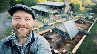 Finally A Chicken Run that Doesn’t Stink Gives Compost  Looks Great [upl. by Wilfrid753]