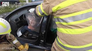 ONGEVAL MET BEKNELLING  BRANDWEER  UITRUK  PRIO 1  CAR CRASH  DUTCH FIREFIGHTERS [upl. by Gerik922]